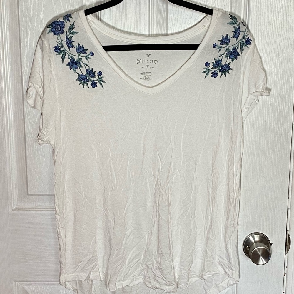 American Eagle embroidered floral t-shirt